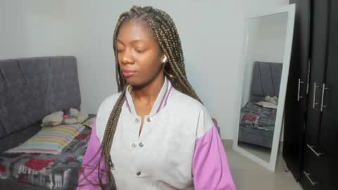 Angela online show from November 2025 03:00:02 PM