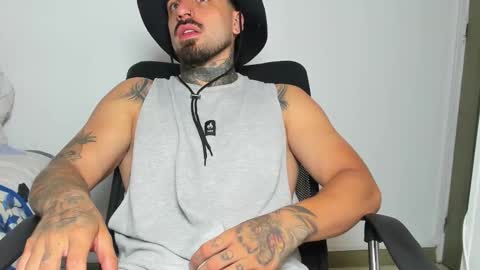 Enzo Aren online show from October 2025 01:09:01 AM