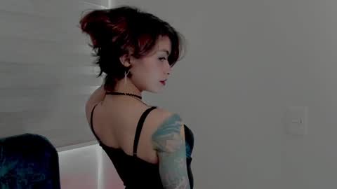 Snapshot of ephemeral_hot chatting on February 2025 01:55:02 PM Leyla online show from February 2025 01:55:02 PM