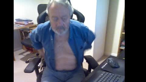 erasmus_d online show from October 2025 05:13:02 PM