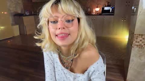 Alissa online show from November 2025 05:57:01 PM