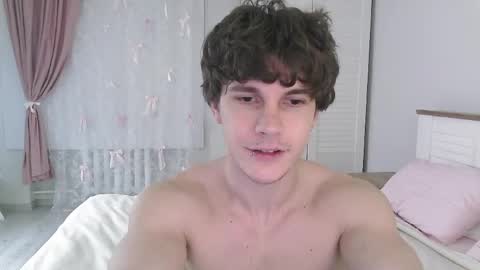 Snapshot of eric_crush chatting on April 2026 03:53:01 AM Eric Crush online show from April 2026 03:53:01 AM