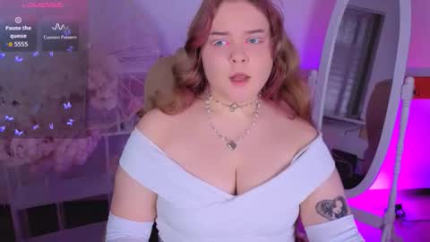 Snapshot of erica_love_ chatting on November 2025 08:40:02 PM erica_love_ online show from November 2025 08:40:02 PM