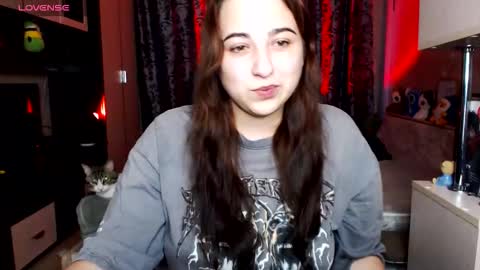 Snapshot of erica_mills chatting on November 2025 01:04:02 PM erica_mills online show from November 2025 01:04:02 PM