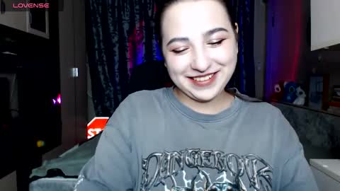 Snapshot of erica_mills chatting on November 2025 05:12:02 PM erica_mills online show from November 2025 05:12:02 PM