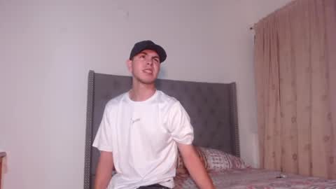 Snapshot of erik_rodriguez chatting on May 2026 08:22:01 AM Erik rodriguez online show from May 2026 08:22:01 AM