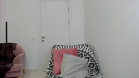 Erikabeee online show from November 2025 06:34:02 AM