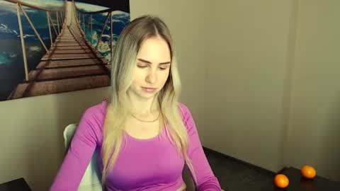 Erika online show from December 2024 01:00:01 PM