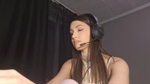 Snapshot of erinnnaji chatting on April 2026 05:08:02 PM Katrin online show from April 2026 05:08:02 PM