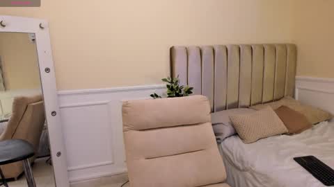 eros_becker_ online show from April 2026 02:33:01 AM