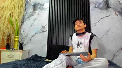 eros_fang online show from November 2025 01:22:02 PM