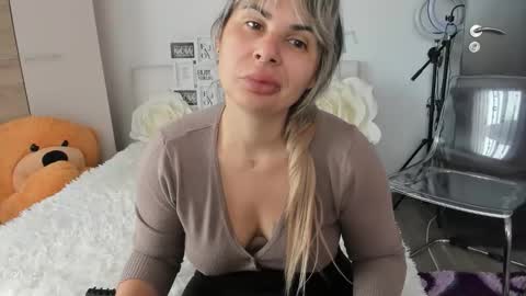 eroticsensualkitty4u online show from October 2025 07:42:02 AM