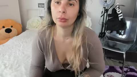 eroticsensualkitty4u online show from October 2025 09:19:01 AM