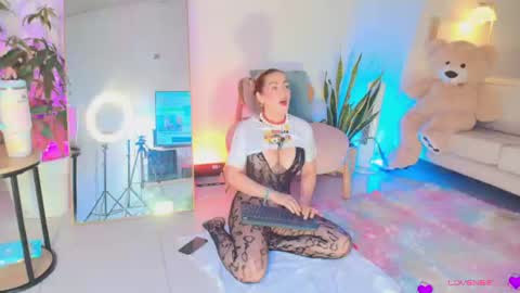 Snapshot of erotik_lady chatting on July 2026 04:06:02 AM TINY online show from July 2026 04:06:02 AM