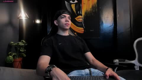 Snapshot of eryonbradley chatting on November 2025 11:23:02 AM Eryon online show from November 2025 11:23:02 AM