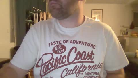 Snapshot of esclavepourfemme chatting on October 2025 10:04:01 PM esclavepourfemme online show from October 2025 10:04:01 PM