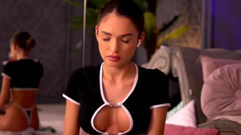 Snapshot of esmeainsley chatting on December 2024 03:30:02 AM Raluca  online show from December 2024 03:30:02 AM