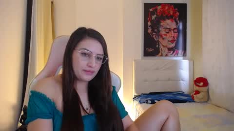 Snapshot of esmeralda098 chatting on December 2024 06:28:01 PM Esmeralda online show from December 2024 06:28:01 PM