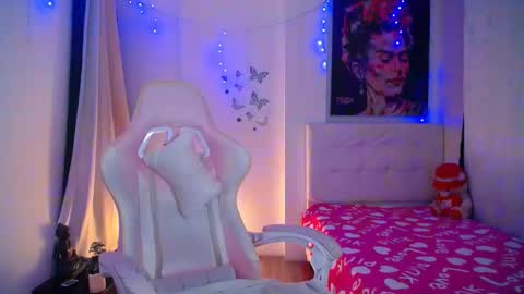 Snapshot of esmeralda098 chatting on December 2024 01:39:02 PM Esmeralda online show from December 2024 01:39:02 PM