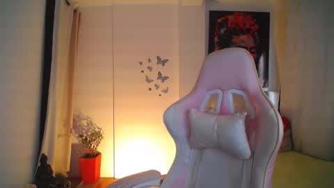Snapshot of esmeralda098 chatting on January 2025 10:17:01 PM Esmeralda online show from January 2025 10:17:01 PM
