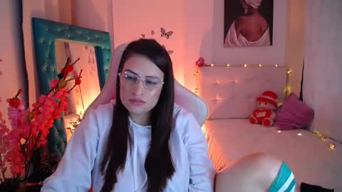 Snapshot of esmeralda098 chatting on February 2025 02:00:02 PM Esmeralda online show from February 2025 02:00:02 PM