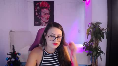 Esmeralda online show from November 2025 06:56:02 PM