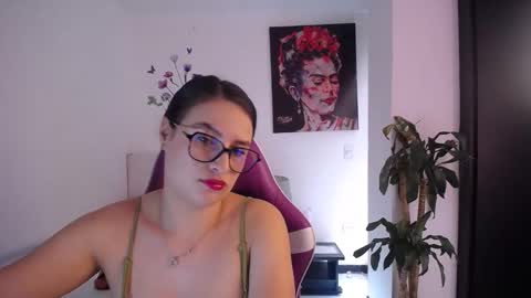 Esmeralda online show from March 2026 07:28:01 PM