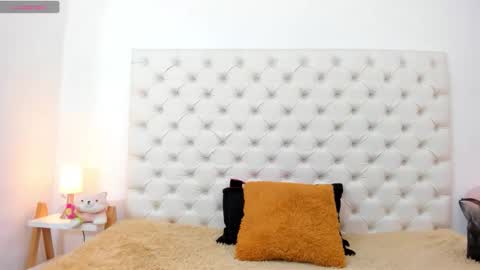 esmeralda  online show from December 2025 06:39:01 PM