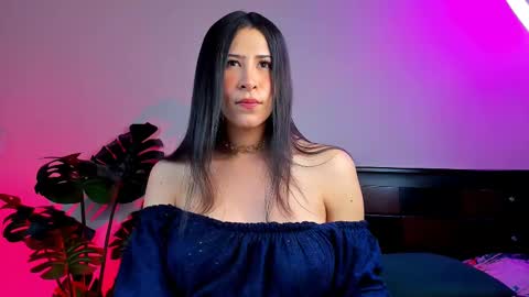 K E Y R A  independent model  online show from February 2025 02:52:01 AM