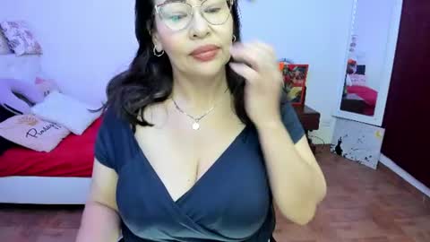 Snapshot of esmeralda_milf1 chatting on June 2026 08:41:02 PM esme online show from June 2026 08:41:02 PM