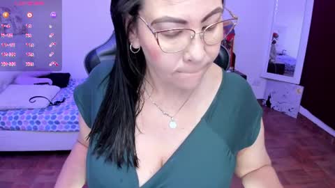 Snapshot of esmeralda_milf1 chatting on July 2026 08:50:01 PM esme online show from July 2026 08:50:01 PM