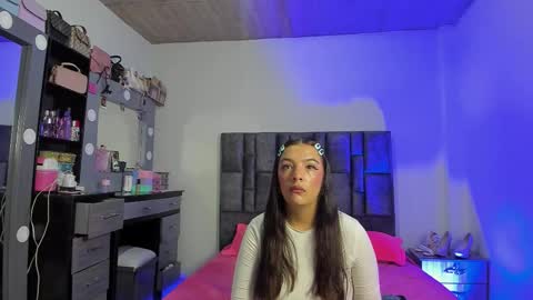 Perla online show from December 2025 05:12:02 AM