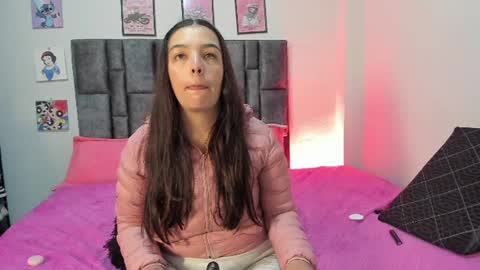 Snapshot of esmeraldaa_sc chatting on June 2026 11:13:01 PM Perla online show from June 2026 11:13:01 PM