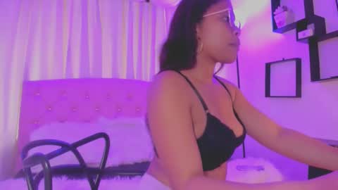 Esmeralda  online show from March 2026 08:48:01 PM