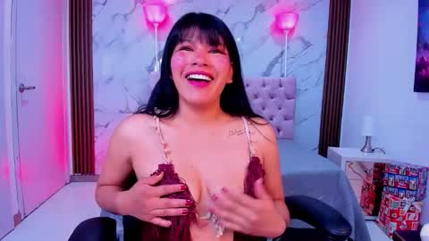 Esmeralda  online show from December 2025 11:50:01 AM