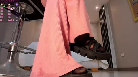 Esmeralda Grace  online show from November 2025 04:15:01 AM