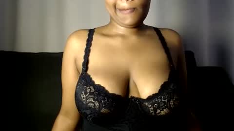 Esme online show from June 2026 12:02:02 AM