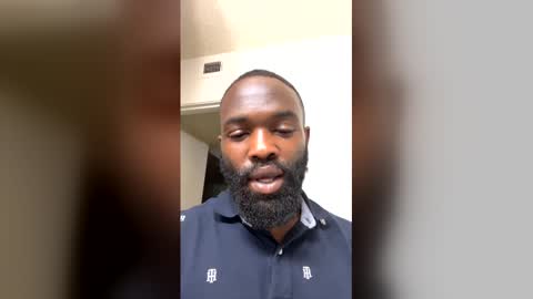 Snapshot of esmoovethegod chatting on April 2026 10:57:02 AM esmoovethegod online show from April 2026 10:57:02 AM