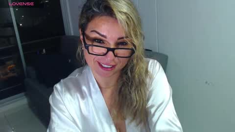 Snapshot of esperanza86_ chatting on December 2024 01:53:01 AM Juliana online show from December 2024 01:53:01 AM