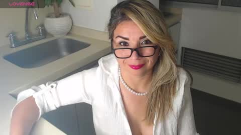 Snapshot of esperanza86_ chatting on January 2025 11:52:02 PM Juliana online show from January 2025 11:52:02 PM