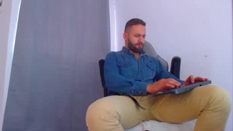 Snapshot of esteban7984068 chatting on December 2024 07:38:02 PM esteban online show from December 2024 07:38:02 PM