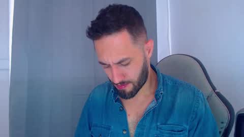 Snapshot of esteban7984068 chatting on December 2024 07:27:02 PM esteban online show from December 2024 07:27:02 PM