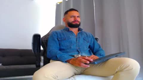 Snapshot of esteban7984068 chatting on November 2025 04:17:02 PM esteban online show from November 2025 04:17:02 PM