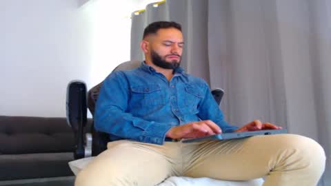 Snapshot of esteban7984068 chatting on December 2025 01:27:01 PM esteban online show from December 2025 01:27:01 PM