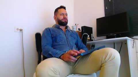 esteban online show from April 2026 01:38:02 PM