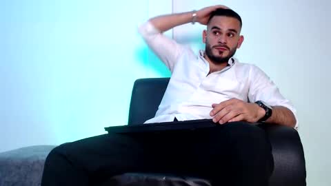 Esteban Fernandez online show from November 2025 08:11:02 PM