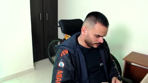 Esteban Fernandez online show from November 2025 07:10:01 PM