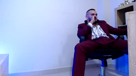 Esteban Fernandez online show from February 2026 04:00:01 AM