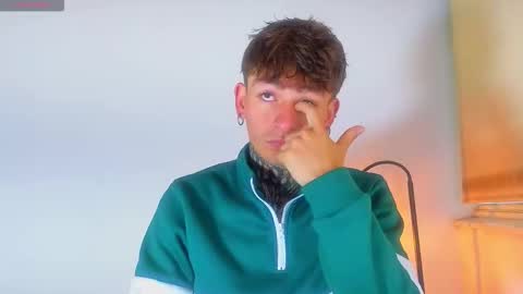 Esteban independent model online show from October 2025 11:00:02 AM