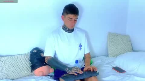 Snapshot of estebanchar_ chatting on May 2026 09:43:01 PM Esteban independent model online show from May 2026 09:43:01 PM